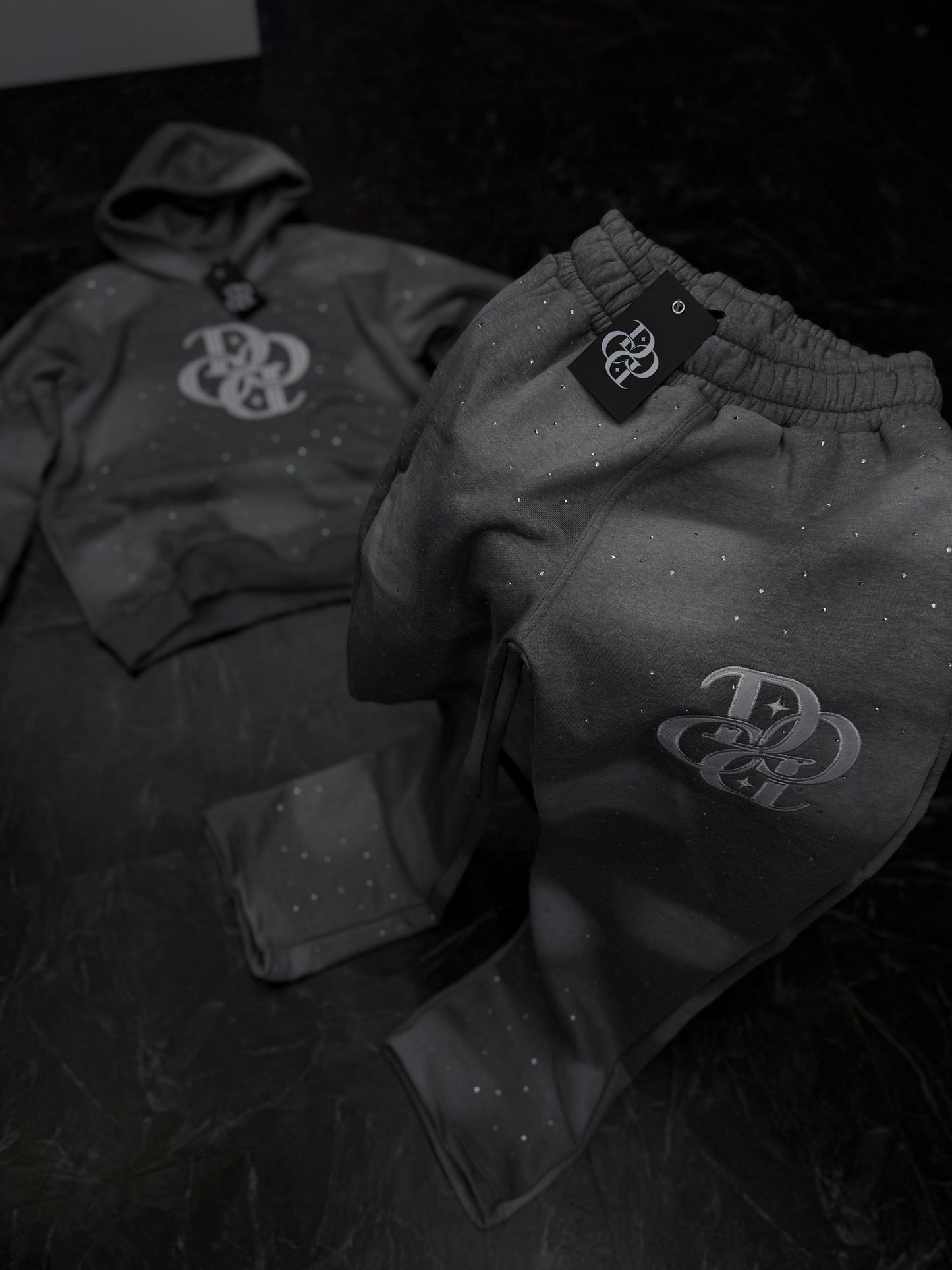 Grey Diamond HOODIE 🥶
Limited release‼️